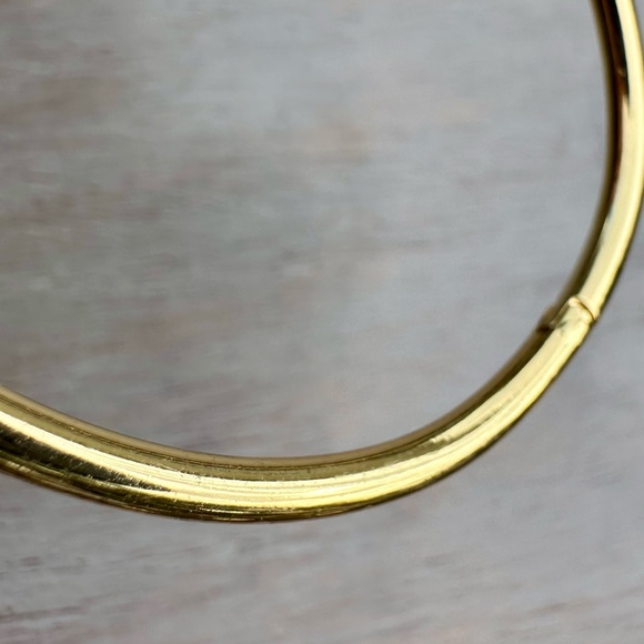 Kate Spade Gold ‘Unwanted Visitor’ Bangle Bracelet - Picture 11 of 12